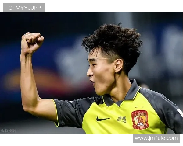 韦世豪实况足球球星卡解析：技术特点与赛场表现全面剖析