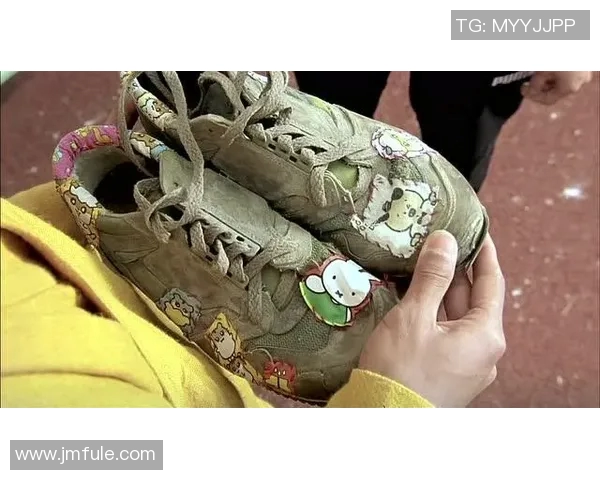 少林足球星爷代言球鞋全新发布，助你轻松踢出精彩人生